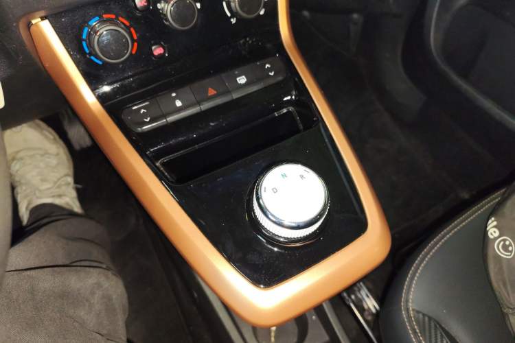 Used Dongfeng NAMMI BOX 2022 Revised Light Wind Edition 201 km Standard Version
