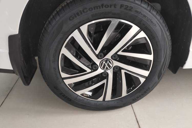 Used Volkswagen Lavida 2024 300TSI DSG Starry Sky Leading Edition Right Rear Wheel Hub