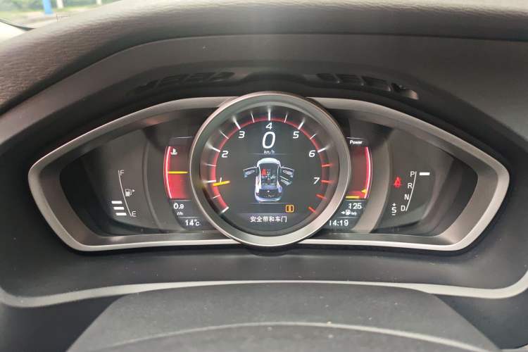 Used Volvo V40 2016 T4 Smart Luxury Edition
