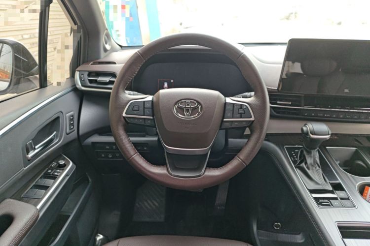 Used Toyota Granvia 2023 2.5L Hybrid Flagship VIP Edition