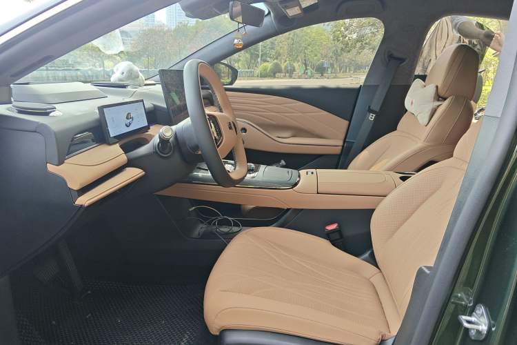 Used Geely Galaxy Galaxy 8 2025 130km EM-i Flagship Edition