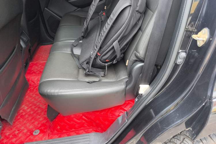 Used JMC Yusheng S350 2014 2.4T Automatic 2WD Diesel Luxury Version with Sunroof 5 Seats