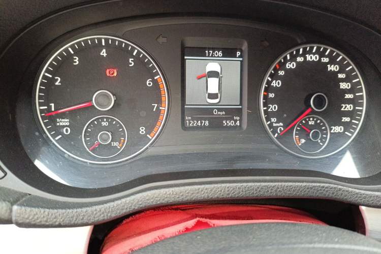 Used Volkswagen Passat 2014 1.8TSI DSG Prestige Edition Odometer Close Up