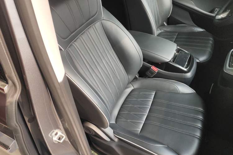 Used Roewe iMAX8 2022 Model 400TGI Exclusive Version for Key Accounts Right Front Seat