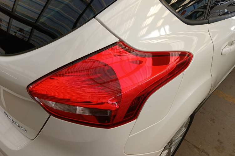 Used Ford Focus 2017 Hatchback 1.6L Automatic Fashion Edition Smart Drive Version
