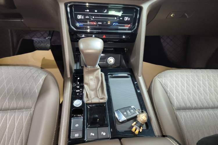 Used Volkswagen Viloran 2020 330TSI Business Edition Gear Lever