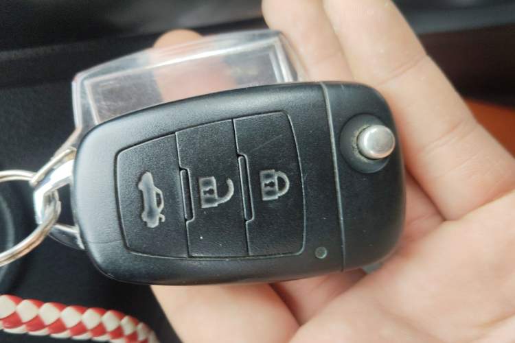 Used Bestune X80 2013 2.0L automatic comfort version Vehicle Key
