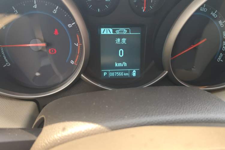 Used Chevrolet Cruze 2015 1.5L Classic SE AT Odometer Close Up