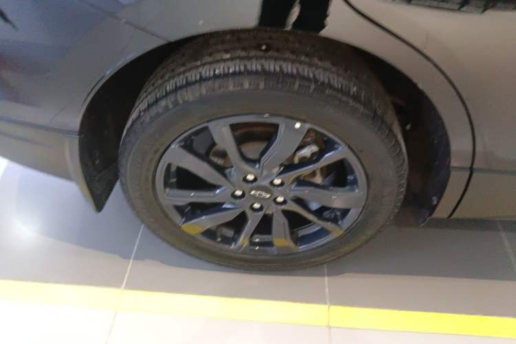 Used Chevrolet Equinox 2022 Light Hybrid 550T RS All-Wheel-Drive Smart Boundary Edition Right Rear Wheel Hub