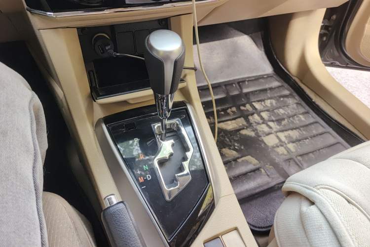 Used Toyota Corolla 2014 1.6L CVT GL Gear Lever