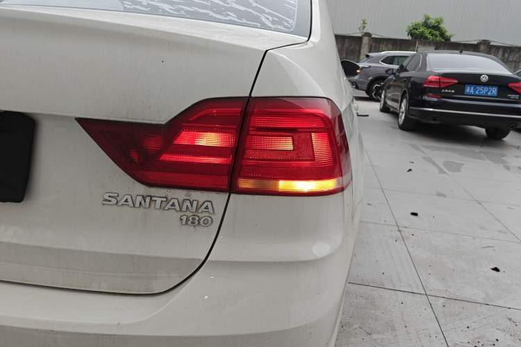 Used Volkswagen Santana 2016 1.6L Manual Fashion Edition Right Rear Taillight