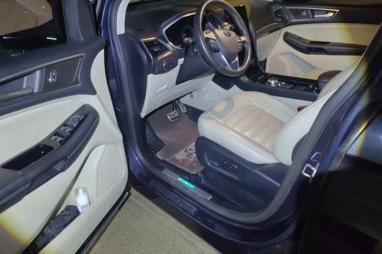 Used Ford Edge 2020 EcoBoost 245 Two-Wheel Drive Titanium 7-Seater
