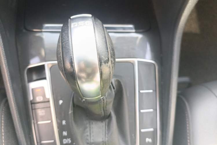 Used Volkswagen Golf Sportsvan 2018 230TSI Automatic Trend Edition Gear Lever