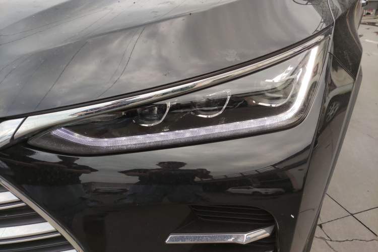 Used BYD Tang New Energy 2019 DM 2.0T All-Wheel Drive Smart Connectivity Enjoyment Model 7 Seats China VI Standard