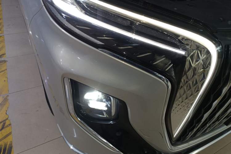 Used Hongqi HQ9 2023 2.0T Smart Connect Flagship Edition Right Front Headlight