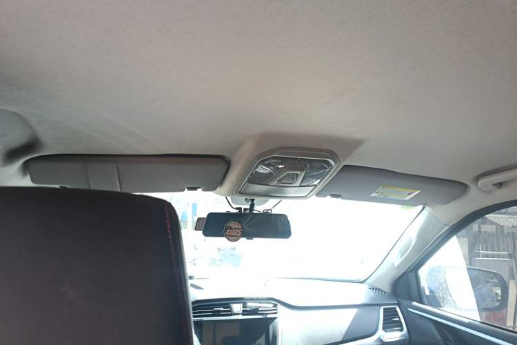 Used SAIC MAXUS T60 2017 2.4L Gasoline Manual Two-Wheel Drive High-Ride Elite Standard Van
