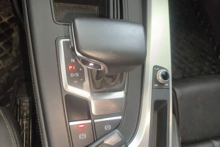 Used Audi A4L 2022 40 TFSI Fashion Dynamic Model Gear Lever