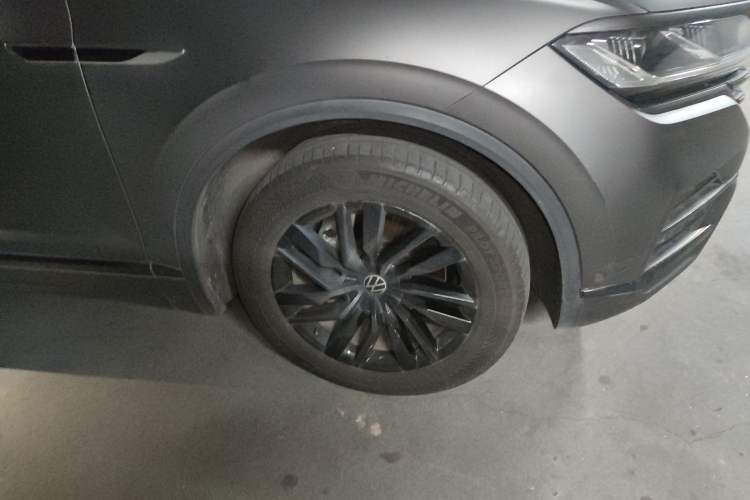 Used Volkswagen Touareg 2021 2.0 TSI Ruiyi Edition Right Front Wheel Hub
