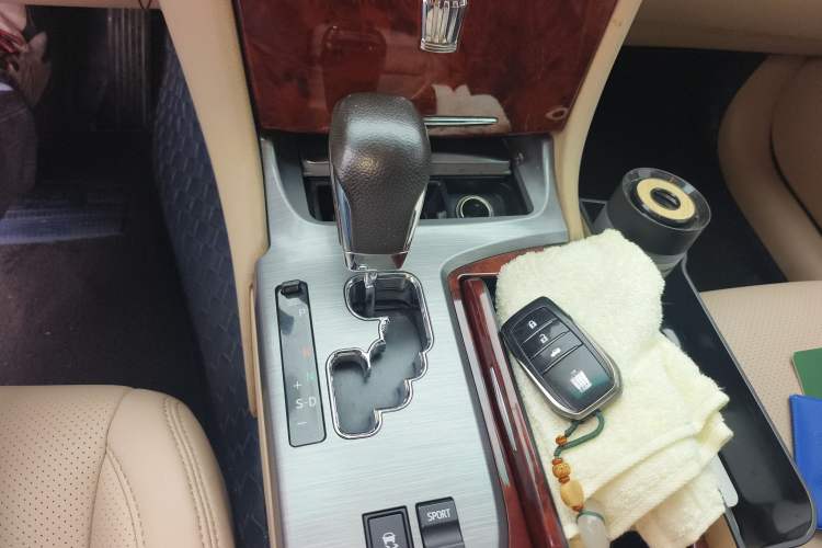 Used Toyota Crown 2012 2.5L Royal
