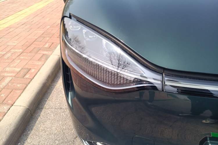 Used Hima AITO M9 2024 Range-Extended Ultra Version 52 kWh 6-Seater Model Right Front Headlight