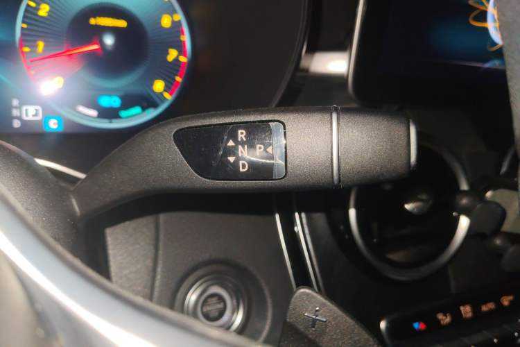 Used Mercedes-Benz C-Class 2019 Restyled C 260 L Sport Edition Gear Lever