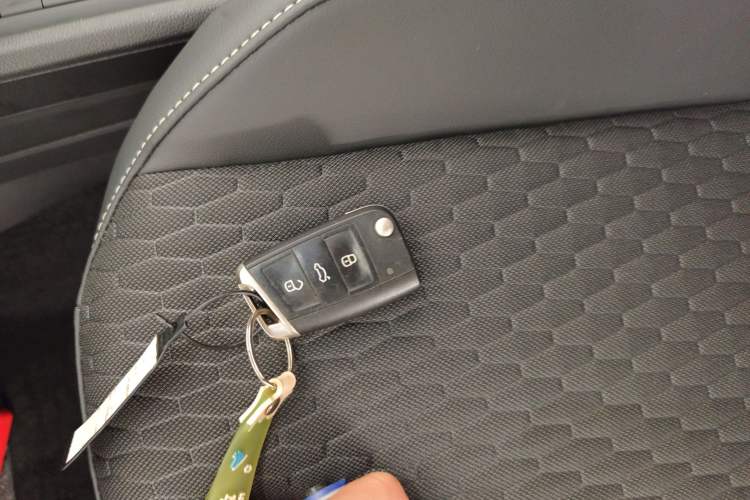 Used Volkswagen Tiguan L 2019 330TSI Automatic Two-Wheel Drive Luxury Edition China V Standard Vehicle Key