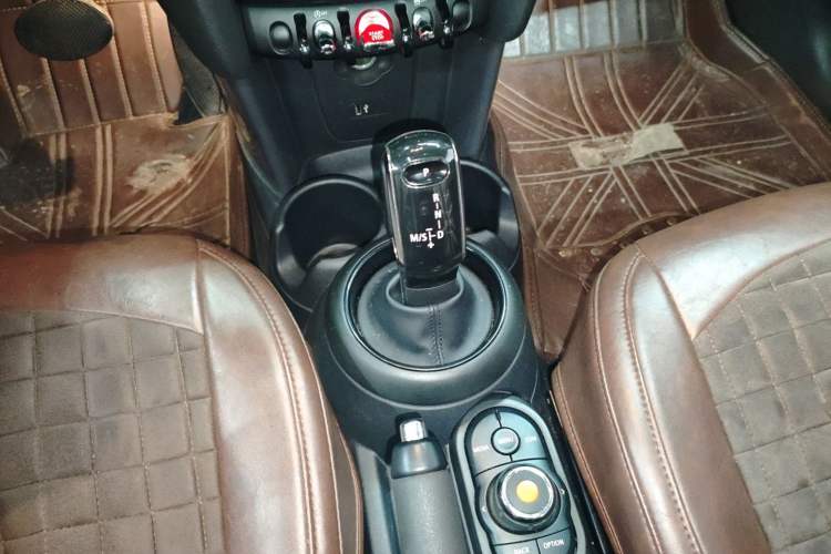 Used MINI 2019 1.5T ONE Five-Door Edition Gear Lever