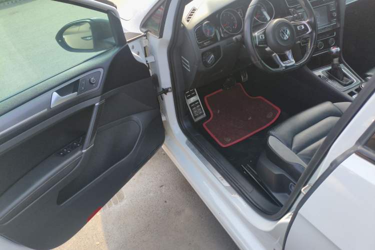 Used Volkswagen Golf 2016 1.4TSI Automatic R-Line
