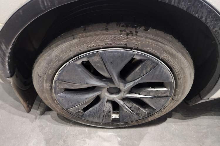 Used Tesla Model Y 2023 Rear-Wheel-Drive Version Right Rear Wheel Hub