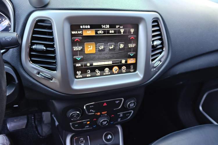Used Jeep Compass 2017 200T Automatic Family Edition
