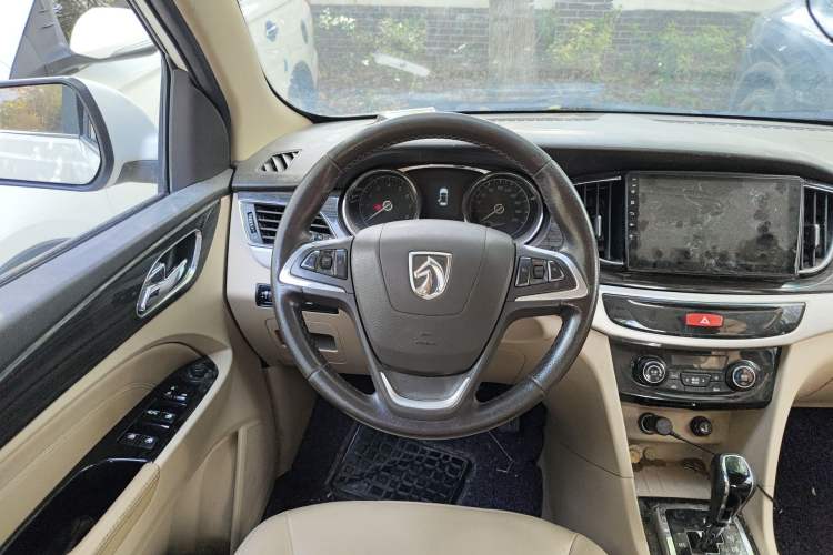 Used Baojun 730 2016 1.8L iAMT Luxury Model 7 Seats