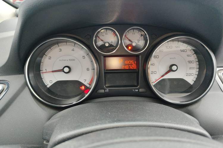 Used Peugeot 308 2014 Enjoyment Edition Classic 1.6L Automatic Fashion Model Odometer Close Up