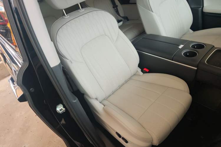 Used VOYAH Dream 2025 PHEV Four-Wheel-Drive Flagship Kunpeng Edition
