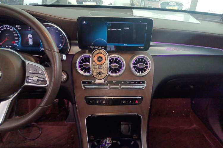 Used Mercedes-Benz GLC 2022 Facelift GLC 260 L 4MATIC Luxury Edition Audio And AC Panel