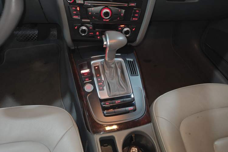 Used Audi A4L 2016 35 TFSI Automatic Comfort Model Gear Lever