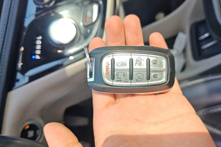 Used Chrysler Grand Voyager PHEV 2019 3.6L Plug-in Hybrid Vehicle Key