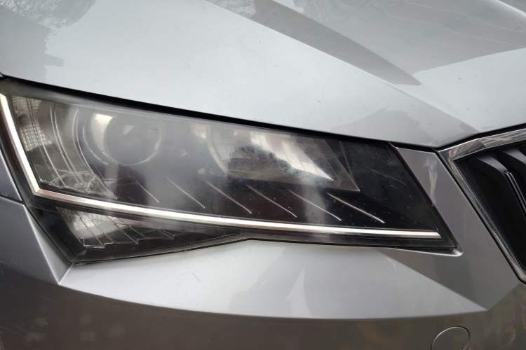 Used Skoda Superb 2018 TSI280 DSG Comfort Edition China V Standard Right Front Headlight