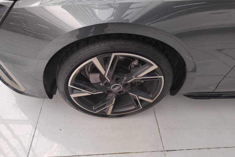 Used Audi A4L 2024 40 TFSI quattro RS Performance Package Left Front Wheel Hub