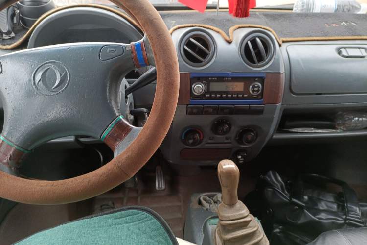 Used Dongfeng Xiaokang V27 2011 1.3L Standard Version BG13-20 Center Console