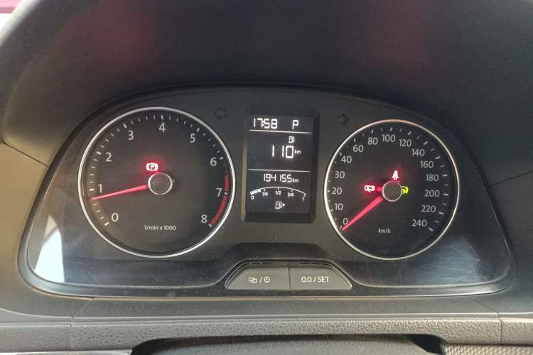 Used Volkswagen Cross Lavida 2014 1.6L Automatic Odometer Close Up