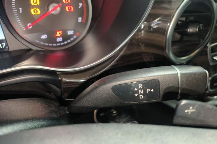 Used Mercedes-Benz V-Class 2018 V 260 AMG Sport Edition China VI Gear Lever