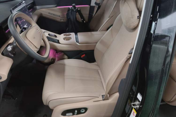 Used XPeng X9 2025 740 Ultra-Long Range Max
