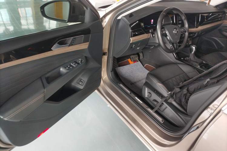 Used Volkswagen Passat 2019 330TSI Luxury Edition China V Standard Driver Seat