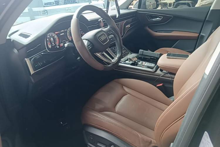 Used Audi Q7 2021 55 TFSI quattro S line Sport model
