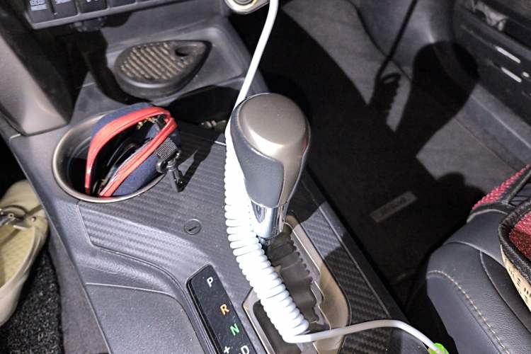 Used Toyota RAV4 2013 2.5L Automatic 4x4 Luxury Edition Gear Lever