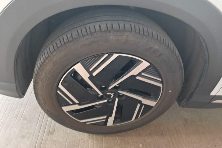 Used Wuling Xingguang S 2024 130km Flagship Version Left Front Wheel Hub