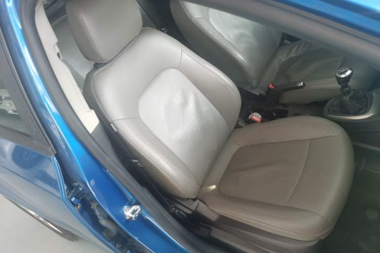 Used Chevrolet Aveo Sonic 2011 Hatchback 1.6L MT SX
