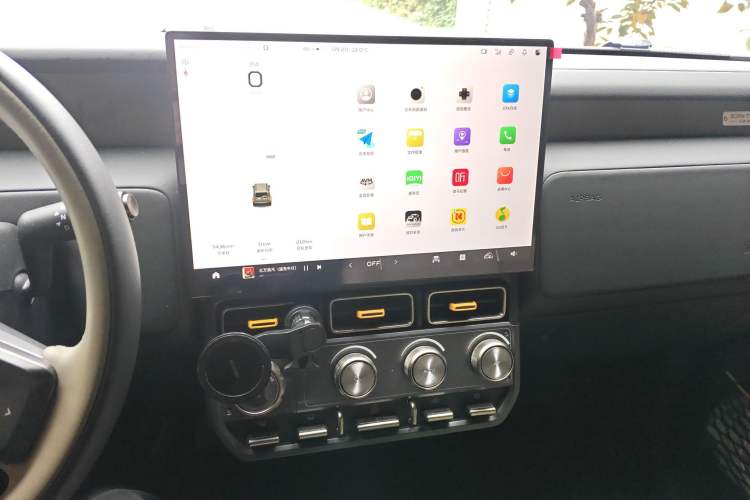 Used iCAR V23 2025 501 Four-Wheel Drive Intelligent Driving Version Audio And AC Panel