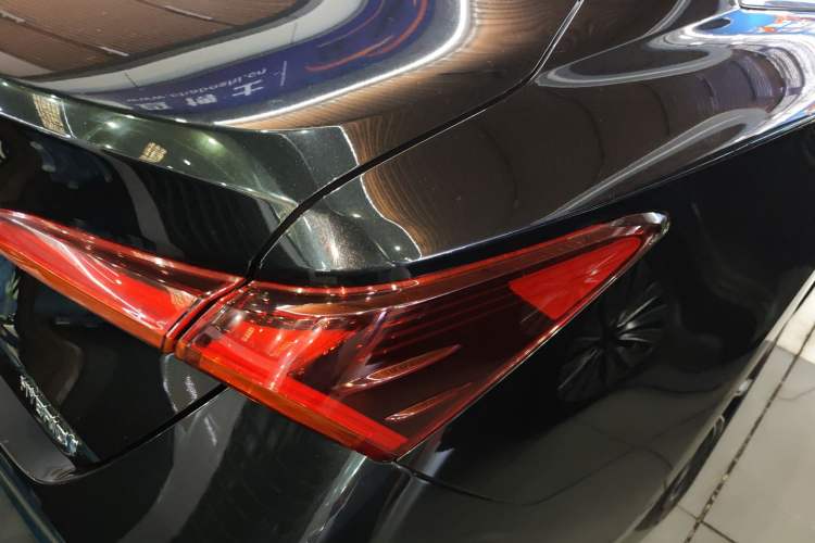 Used Toyota Avalon 2022 Dual-Engine 2.5L Luxury Edition Right Rear Taillight