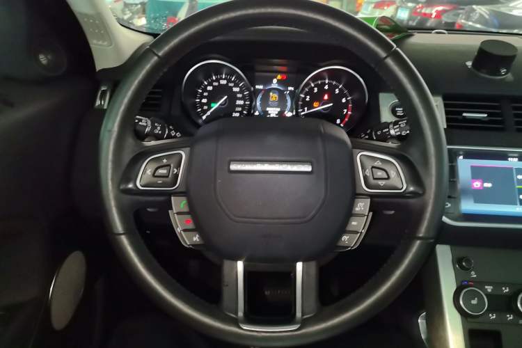 Used Land Rover Range Evoque 2017 2.0T SE Smart Glow Edition
